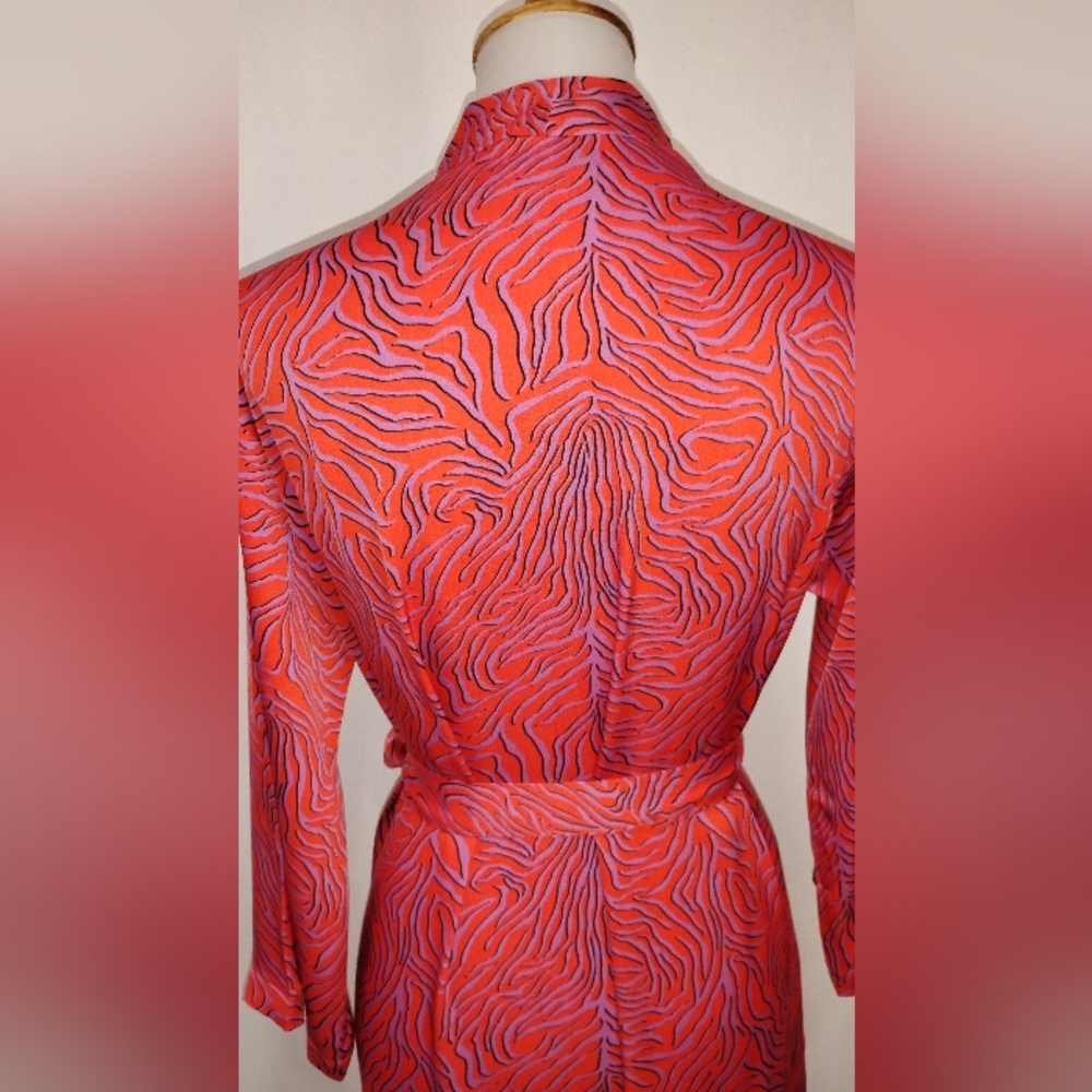 TUCKER MOSTLY SILK ROBE - Picture 7 of 9